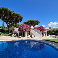 Traditional 3 bedroom villa with great pool in the heart of Vale do Lobo