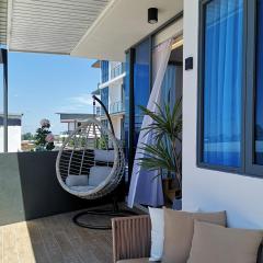 Hanns Spacious Balcony&SwimPool with FREE Netflix-6pax