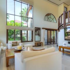 Spacious villa with private garden by CapitalPro