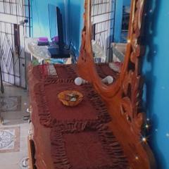 fee easy studio, in 15 minutes away you can locate YS FALLS, 5 mins way safari tour, HALF HOUR there come LOVERS LEAP, pelican bar, treasure beach, Appleton easte..and the list goes on