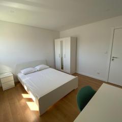 Carcavelos Beach Walking distance room