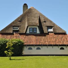 Lovely Holiday Home in Texel near Sea