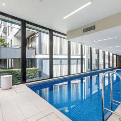 Beautiful 2BR APT with Balcony Pool and Gym