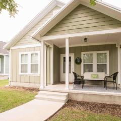 Chic Thomasville Home Walk to Downtown!