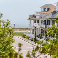 AMAZING!!!! Luxury 5BR, Steps to beach and Fun! Fully Renovated Beach house!