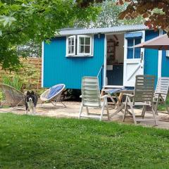 The Holcombe Hut, Ridgefield House