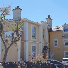 Heathcliff House B&B Exclusively for Adults Free large carpark