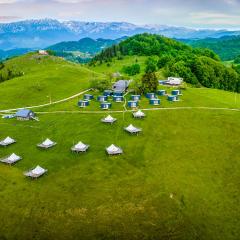 Ursa Mica Glamping Resort