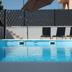 NELA & SARA - 2 apartments with heated swimming pool