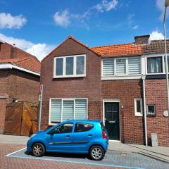 House with garden in the center close to the sea and Amsterdam