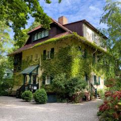 Strandvilla Hubertus Boltenhagen - Ferienwohnungen Apartment mit Parkplatz WLAN Küche Garten Grillplatz Waldbaden
