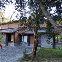 Casa de montaña con vistas al lago y a los cerros