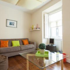 JOIVY Spacious and bright 1-bed flat with city views in Lapa