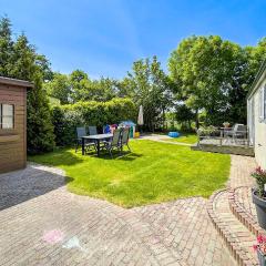 2 Bedroom Cozy StaCaravan In Goedereede