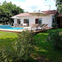 Maison neuve avec piscine chauffée, 4 kms de Contis plage