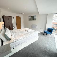 The Works-Fresh 2bed in centre, opposite Arndale.