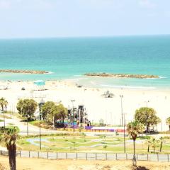 Beach Suite Israel - Indoor Pool, Best View, Gym, Massage Chair, Spa ביץ סוייט ישראל - נוף ים מאלף, בריכה מקורה, כיסא מסאז, חדר כושר וספא
