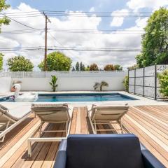 New luxury entertaining house with Pool Spa Sauna Tesla charger Pets
