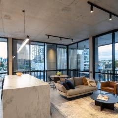 Alfred & Turner Apartments, Luxury 2 Bedroom Condos in the heart of the Valley