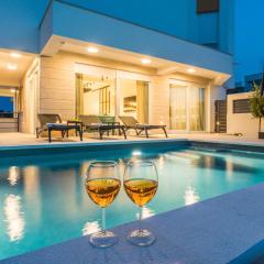 Luxury apartment Sun with private Pool and Jacuzzi