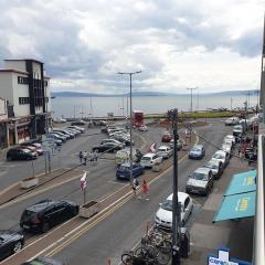 Cosy beachfront apartment in Salthill Galway city