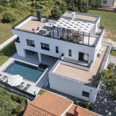 CROWONDER Mila Prestige Villa with Heated Swimming Pool, Jacuzzi and Sauna