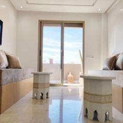 Plein centre Marrakech, grand balcon filant