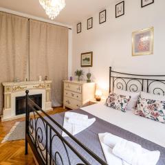 Aristocratic 2bdrm Central Apartment