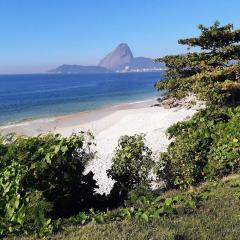 Emoções na quadra da praia