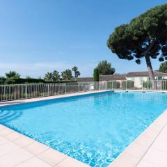 Bright cocoon with pool and sea view