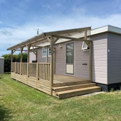 Chalet Boerennest - Heerlijk chalet met overkapt terras en 3 slaapkamers - max 5 pers - 3 km van Noordzee - locatie op camping Moorhoek 10