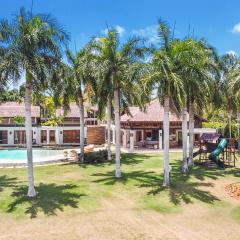 Luxurious 8-BR Villa with Ocean View, Jacuzzi, Home Cinema and Resort Access in Casa de Campo