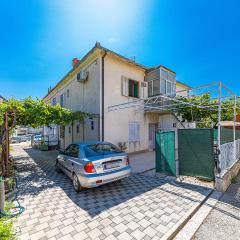 Beautiful Apartment In Trogir With Kitchen