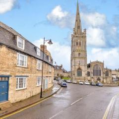 Victorian townhouse - Stamford centre - 2 big bedrooms, living room kitchen etc tastefully decorated