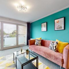 Stunning Cardiff City Apartment! Sleeps 8