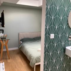 Central ensuite guest unit with free on-street parking