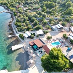 Beach resort BAIN - house Lady, free transport, pool, bbq, breakfast, restaurant, Island of Žut - Kornati