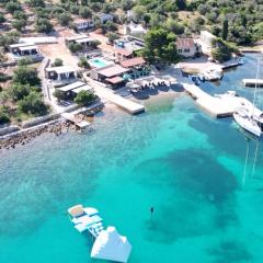 Beach resort BAIN - house Hela, free transport, pool, bbq, breakfast, restaurant, Island of Žut - Kornati