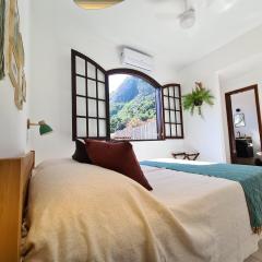 Itacoatiara - Apartamento com café da manhã ao lado da praia