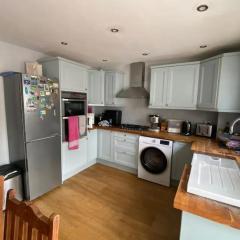 Spacious & Central 2BD House - Brighton