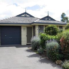 Great Home Close to Encounter Lakes Beach