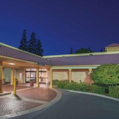 Howard Johnson by Wyndham Sacramento Downtown