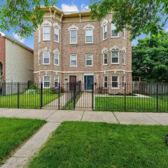 Spacious Row Home next Transit near Downtown w Parking