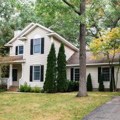 Gorogeous Chic 2BDR Renovated Home near Downtown Sleeps 6 843