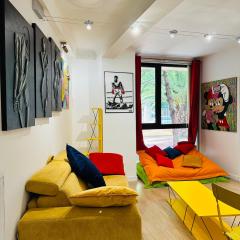POP appART Appartement Artiste configuré en Galerie dArt à 200 m du centre ville avec Parking privé et securisé gratuit dans copropriété