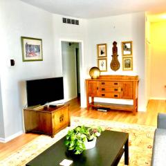 Homey 2 bedroom Apartment, Minutes from Everything!