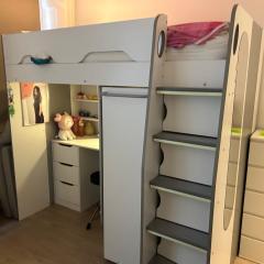 Beautiful double room in a central location next to various tube stations with breakfast and yoga options available on site