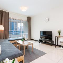 White Sage - Gorgeous Apartment in JLT Near the Metro Station