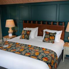 The Royal Inn by Chef & Brewer Collection