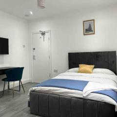 Inviting 2-Bed Apartment in Ilford